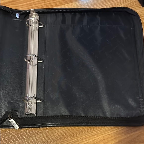 Black Briefcase/Binder  with Durable Fabric and Zipper Closure - Picture 3 of 6